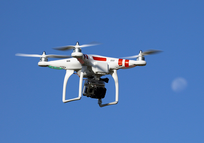 Drohne mit vier Rotoren